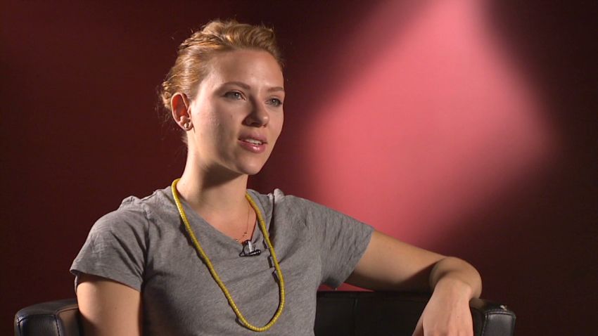 Exclusive Scarlett Johansson McKenzie_00005228