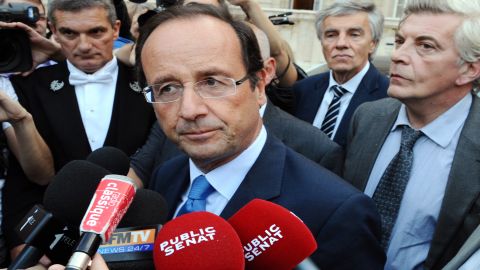 François Hollande is the new favorite to be the Socialist Party's presidential candidate in 2012. 