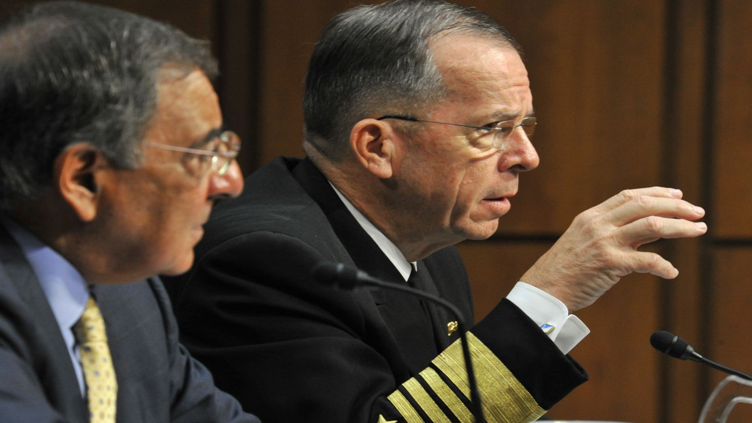 Joint Chiefs of Staff, Adm. Mike Mullen (R), made allegations last week that Pakistan's Intelligence agency has direct links with the Haqqani network. 