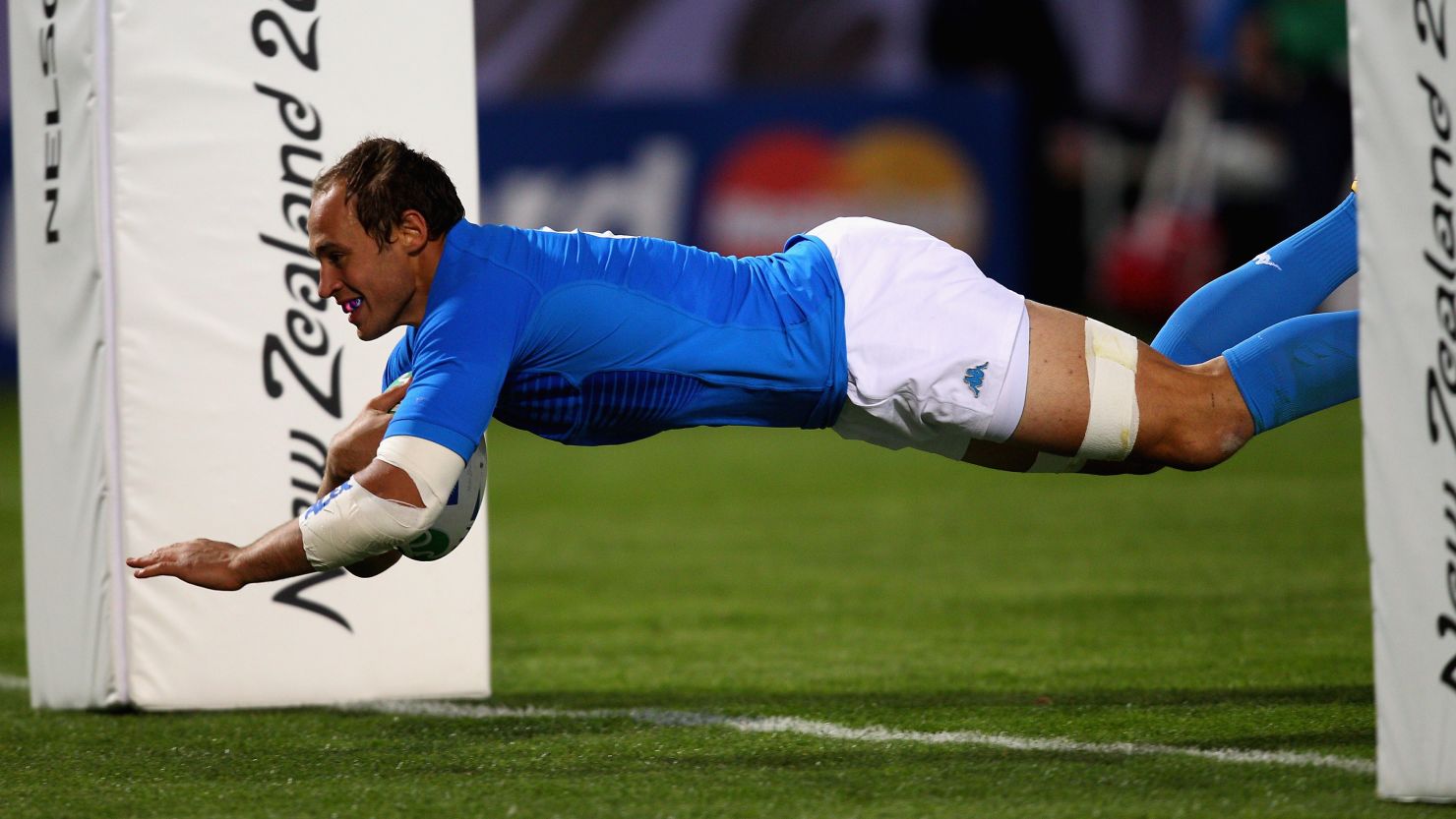 Italy's try-scoring captain Sergio Parisse has set his sights on beating Ireland in their final group match.