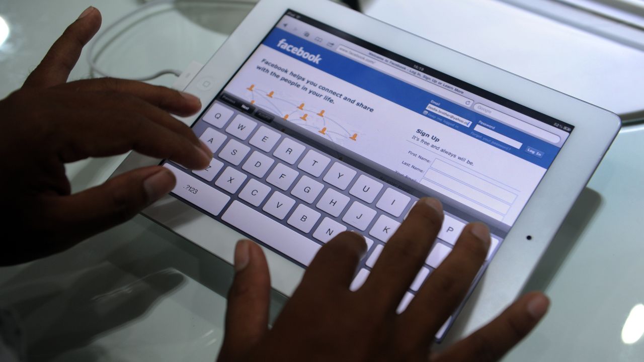 Facebook iPad 2