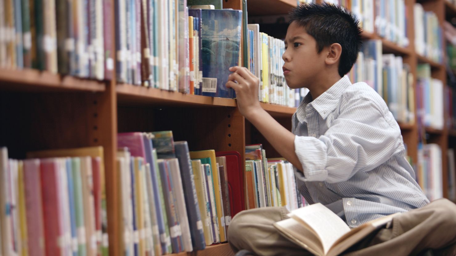 Read book net. Читает книгу. Children who read books. Read books in Library. Чтение книги будущее.