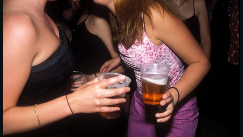 Drunk Girls Abused - How alcohol advertising impacts underage drinking | CNN