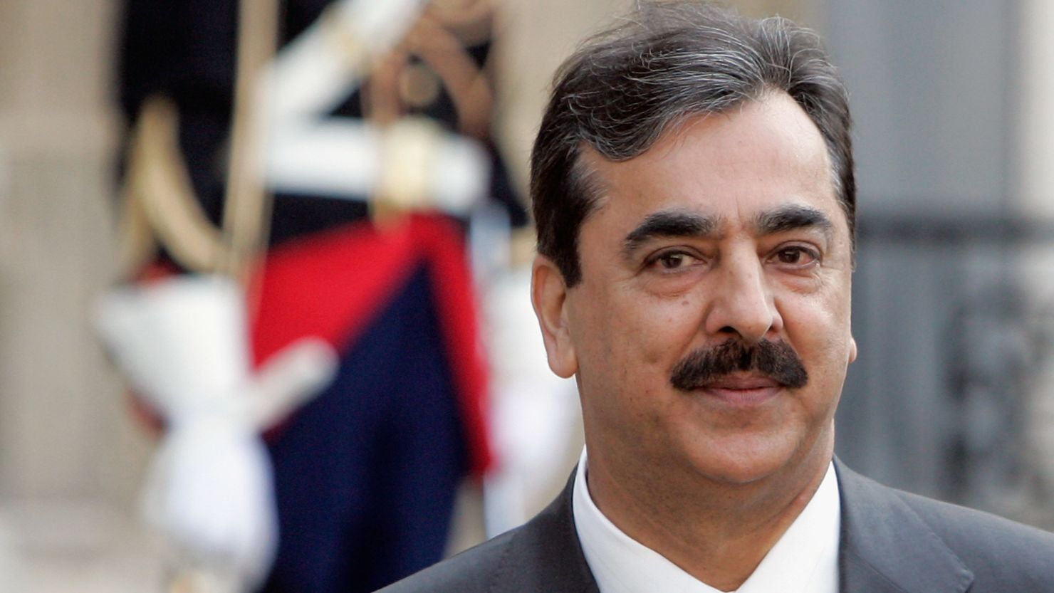 Pakistan's Supreme Court has ordered Prime Minister Yousuf Raza Gilani to face a contempt of court hearing this week.