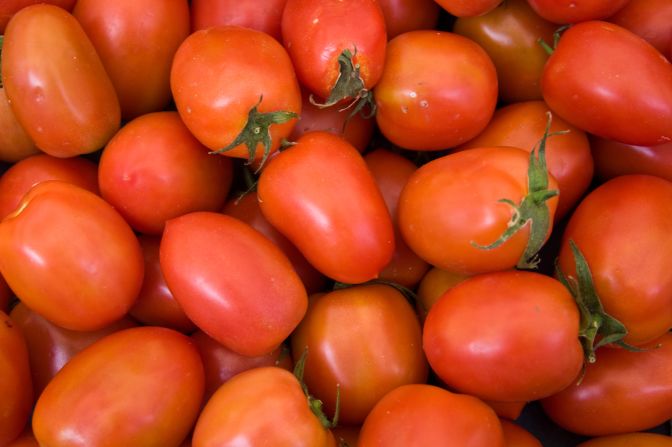 Pre-sliced Roma tomatoes purchased at deli counters in Sheetz Gas Stations infected 429 people -- hospitalizing 129 -- in the summer of 2004. Two other smaller outbreaks in the U.S. and Canada also occurred that summer and were linked back to a tomato-packing house in Florida. 