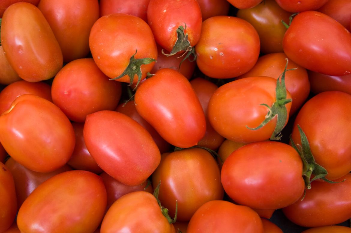Pre-sliced Roma tomatoes purchased at deli counters in <a href="http://www.forbes.com/free_forbes/2006/1127/173.html" target="_blank" target="_blank">Sheetz gas stations</a> infected <a href="http://www.cdc.gov/mmwr/preview/mmwrhtml/mm5413a1.htm" target="_blank" target="_blank">more than 400 people</a> in the summer of 2004. Two other smaller outbreaks in the United States and Canada also occurred that summer and were linked back to a tomato-packing house in Florida. 