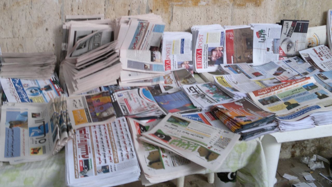 A well-stocked newspaper stand in Benghazi, Libya. Photo: Torben Brandt/IMS