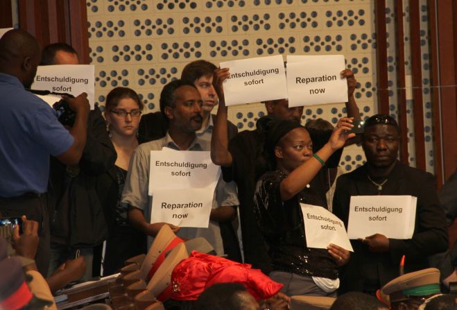 The skulls have reignited old political tensions between the two countries. A handful of protestors were present at the ceremony, calling on the German government to recognize the conflict as a massacre.