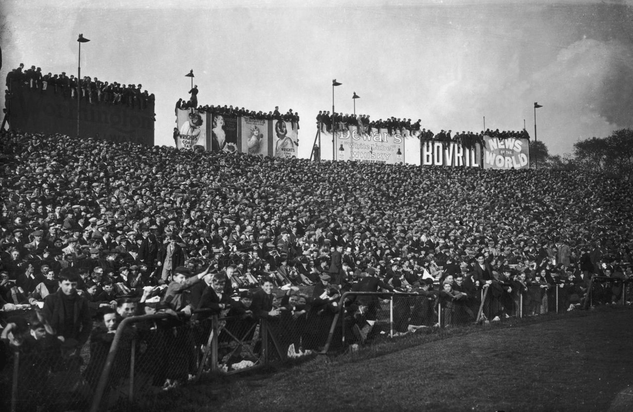 On October 12, 1935 a club-record 82,905 fans crammed into Stamford Bridge to see the match between Chelsea and Arsenal.