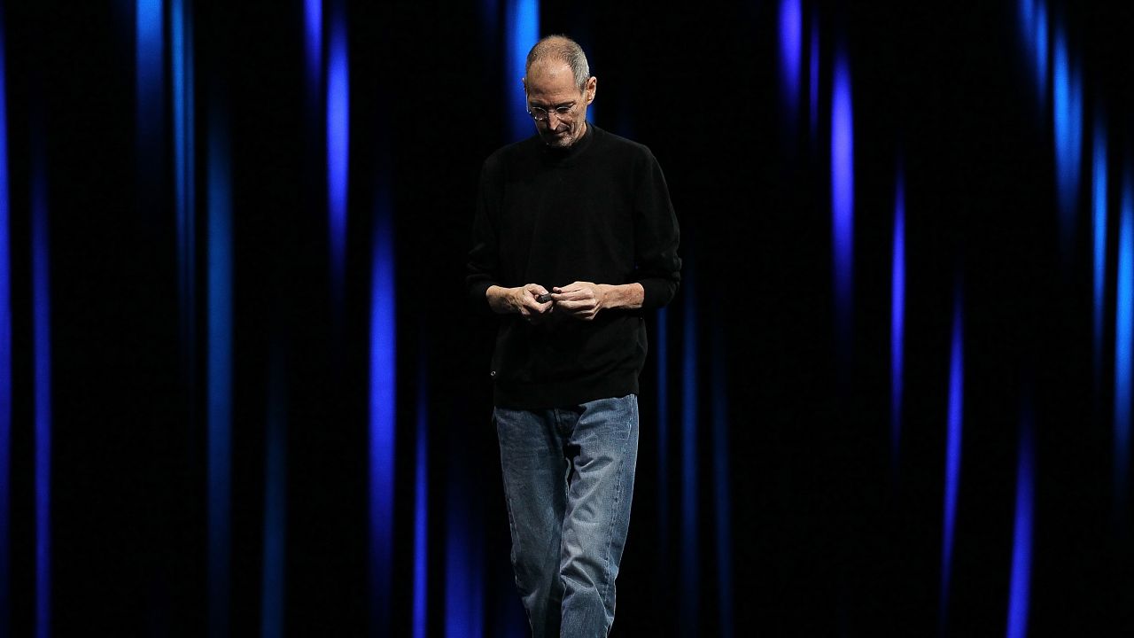 The world of entertainment mourned and remembered Steve Jobs with social media mentions.