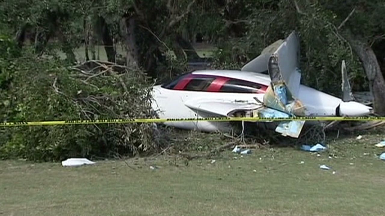 Plane crashes on golf course CNN Plane crashes on golf course CNN