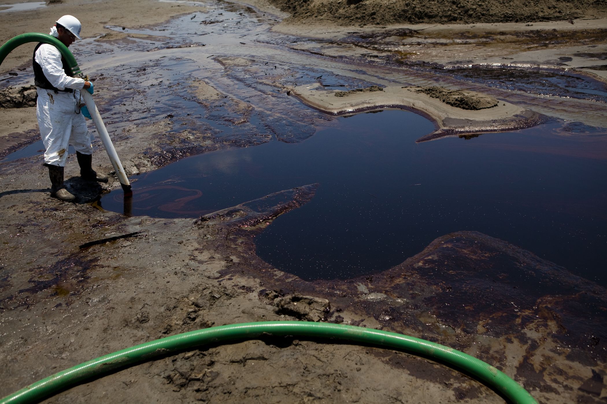 Разлив нефти на суше