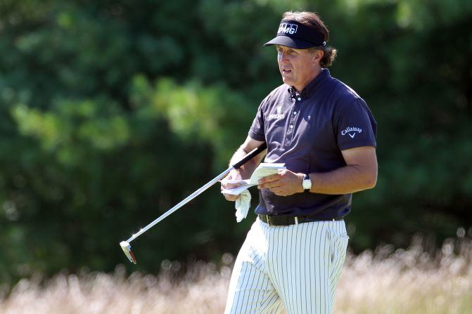 Woods' great rival Phil Mickelson is renowned as one of golf's greatest putters, but it has not stopped him switching to a long blade to improve his results.