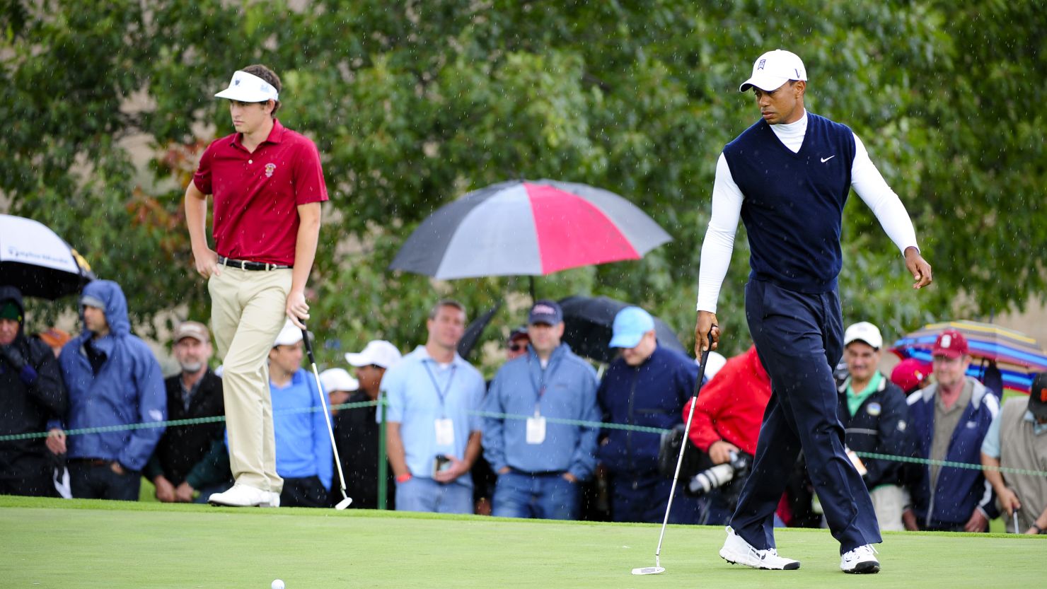 Contrasting fortunes: Tiger Woods (right) was in awful form, while Patrick Cantlay played an impressive opening round.