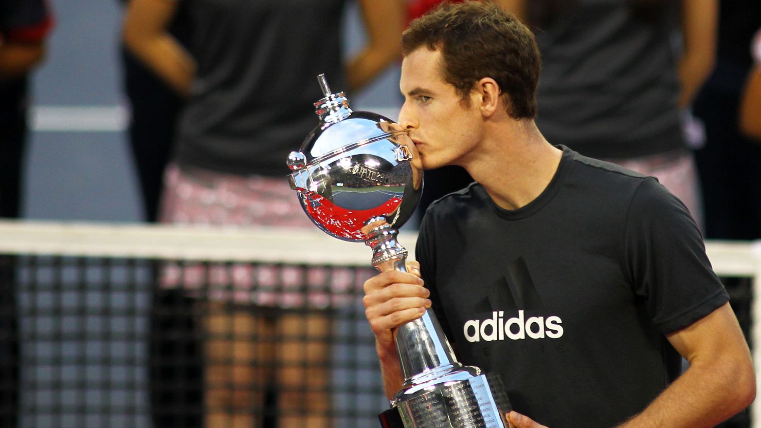 Andy Murray celebrates beating Rafael Nadal for his fourth ATP Tour title of the season