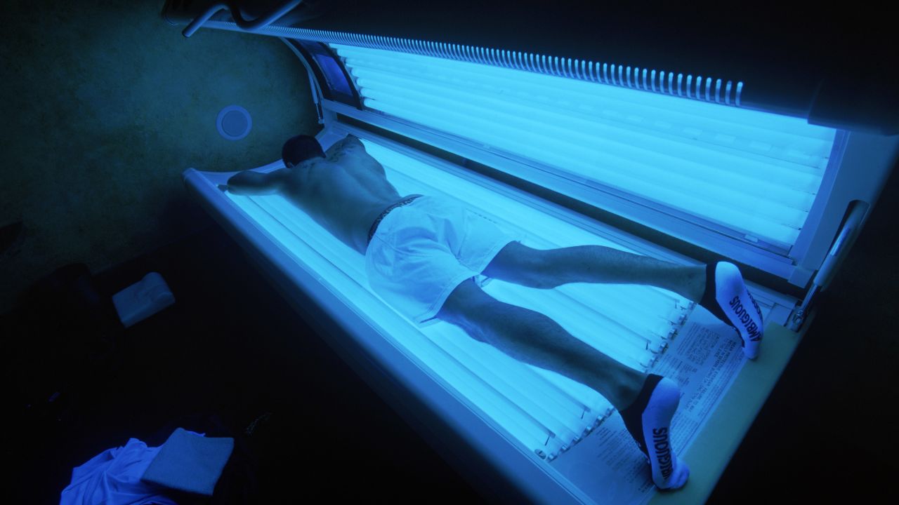 The FDA  tightened regulations on sunlamps and tanning salons with new labels and warnings.