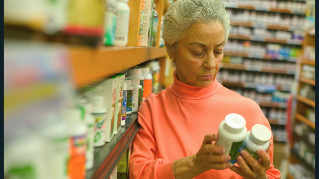 Older women are reportedly at an increased risk of death when consumng vitamins or other dietary supplements.