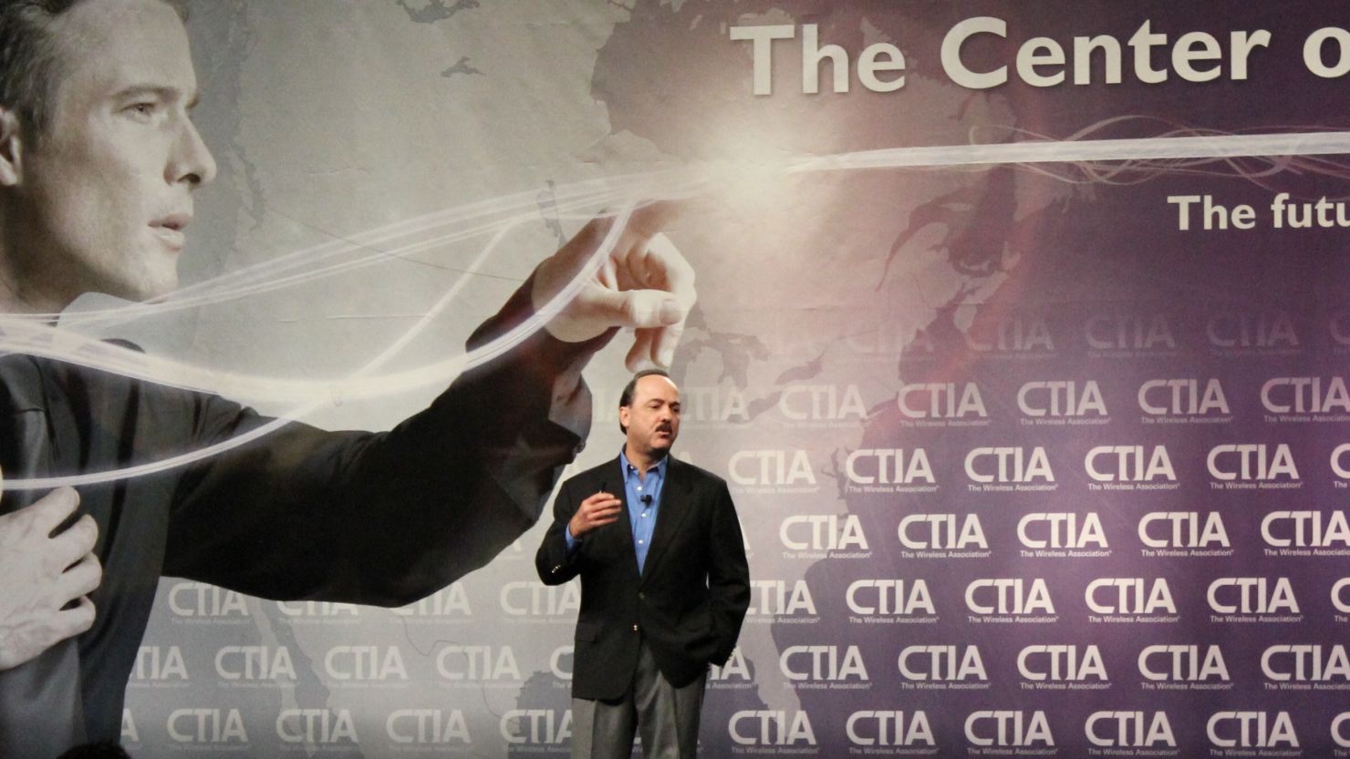 AT&T CEO Ralph de la Vega gave a speech Tuesday at a wireless convention where he sparred with Sprint's CEO.