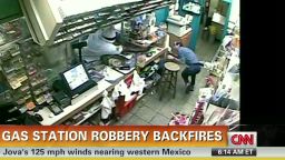 am robbery clerk fight back_00003310