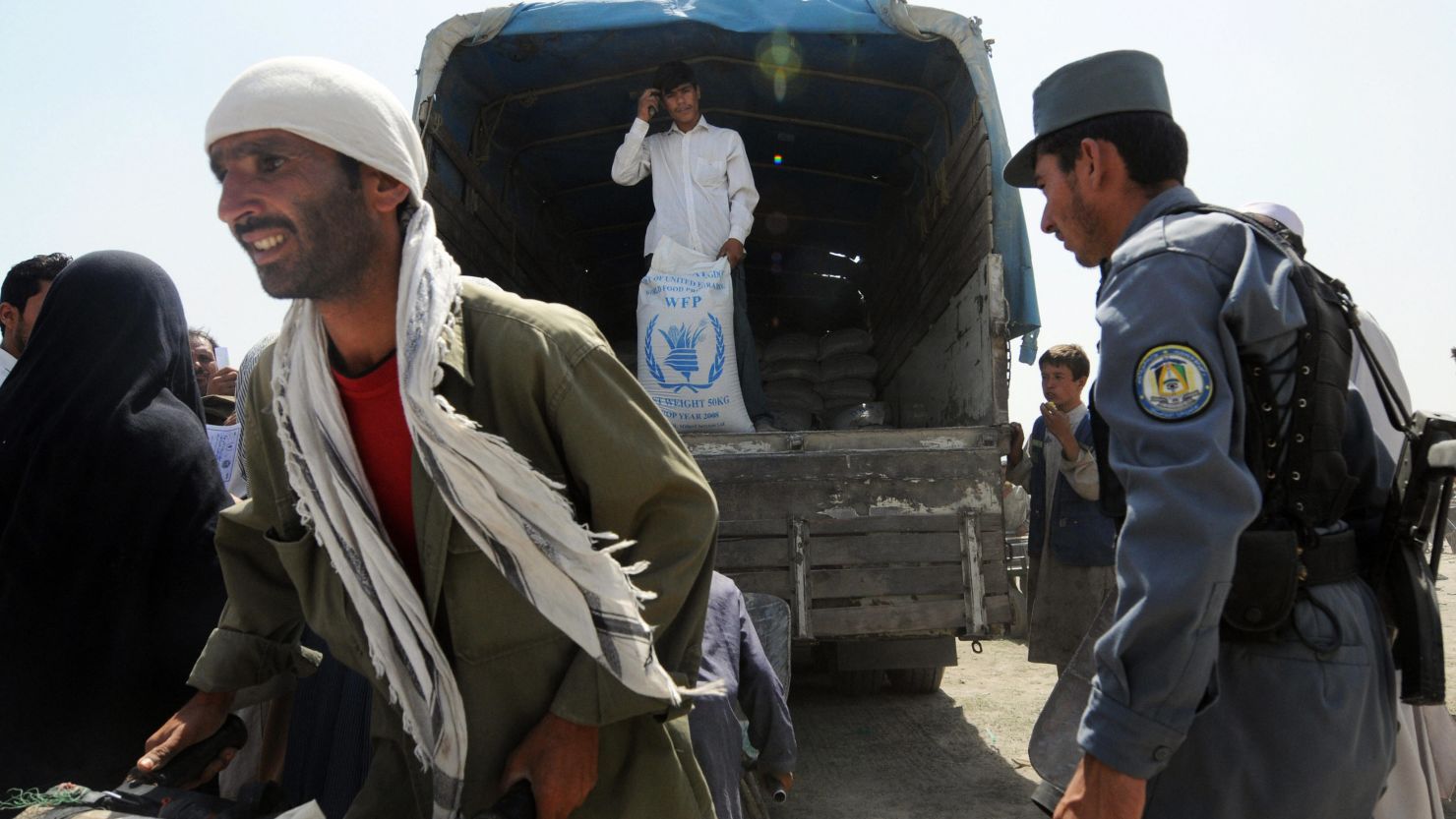 Aid workers from the World Food Programme (WFP) distribute food in Kabul on August 25, 2008.