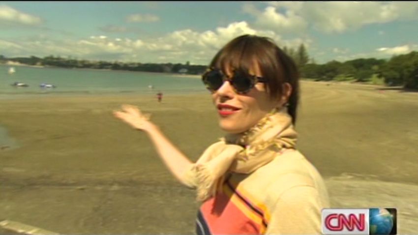 cnn go auckland beach life_00004124