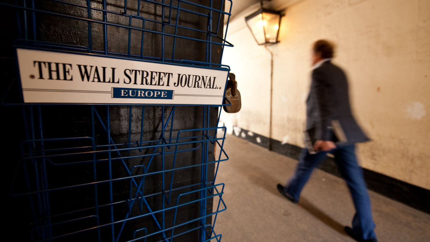 Allegations have arisen that circulation figures for the European edition of the Wall Street Journal were boosted by complex cut-price deals with a sponsor. 