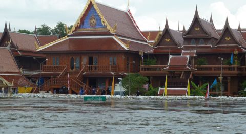 Sandbags surround temples in Ayutthaya on October 13, 2011 in an attempt to keep the rising waters out. 