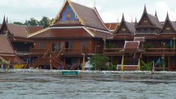Sandbags surround temples in Ayutthaya on October 13, 2011 in an attempt to keep the rising waters out. 