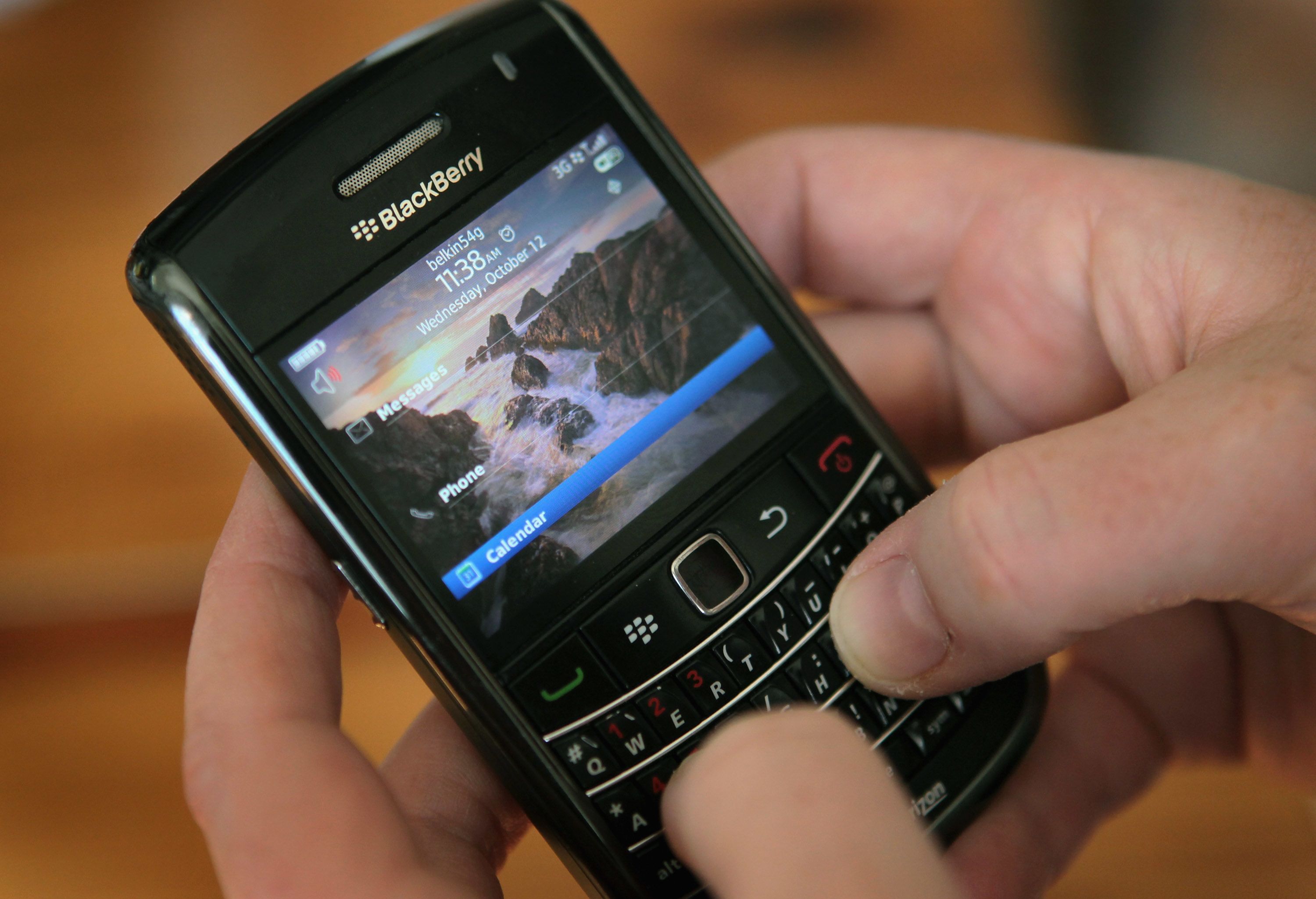 BlackBerry pulls life support for once-indispensable business smartphone