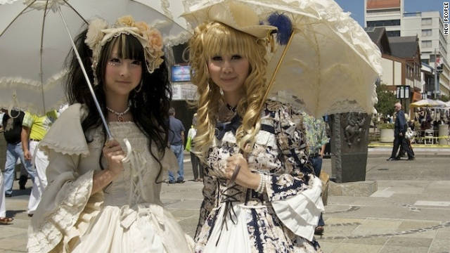 Lolita fashion finds a niche in the U.S. | CNN