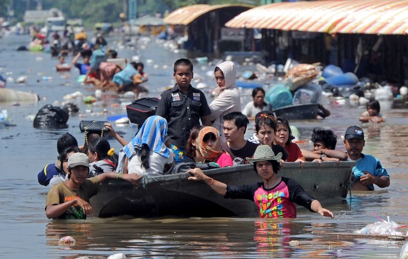 Thai Flooding Threatens Capital As Residents Seek Refuge | CNN