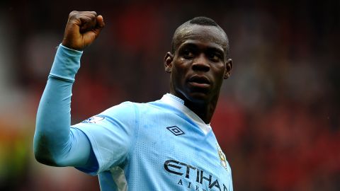Mario Balotelli scores twice in Manchester City's 6-1 rout of Manchester United