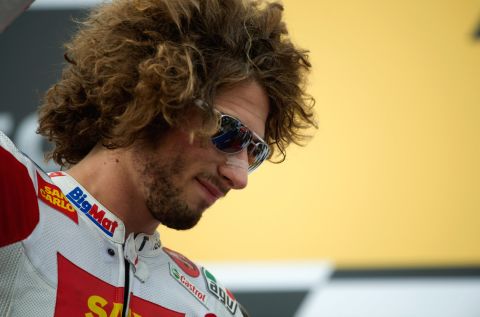 Italian MotoGP rider Marco Simoncelli lost his life after a fatal crash in Malaysia on Sunday.
