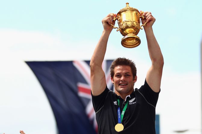 All Blacks captain Richie McCaw shows off the William Webb Ellis Trophy to the massive crowd in Auckland