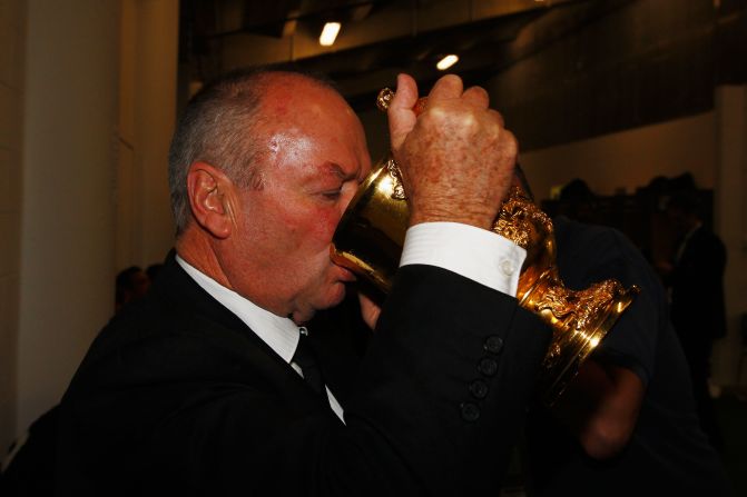 New Zealand coach Graham Henry has been named coach of the year by the International Rugby Board after his World Cup heroics