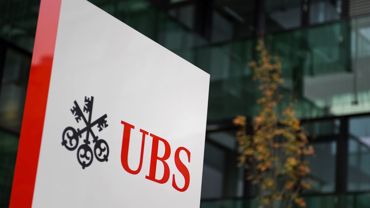 UBS reported better than expected third quarter net profits in spite of a massive unauthorised trading loss. 