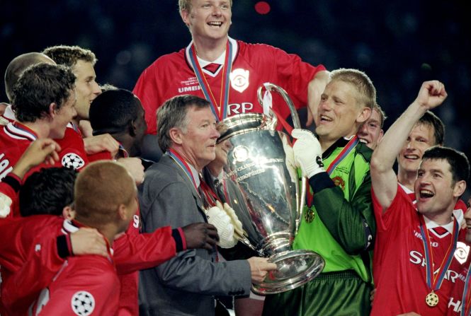 Just four days later, United completed a treble with an incredible last-gasp win over Bayern Munich in the Champions League final. Ferguson and keeper Peter Schmeichel hold the trophy in Barcelona.