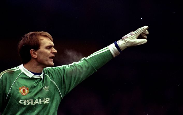 The 1990 FA Cup Final was Ferguson's big chance to win a first major trophy, four years into his reign and with the vultures circling. After United drew 3-3 with Crystal Palace, he made one of the most difficult decisions of his career ahead of the replay -- dropping his friend Jim Leighton in goal and opting for Les Sealey instead.