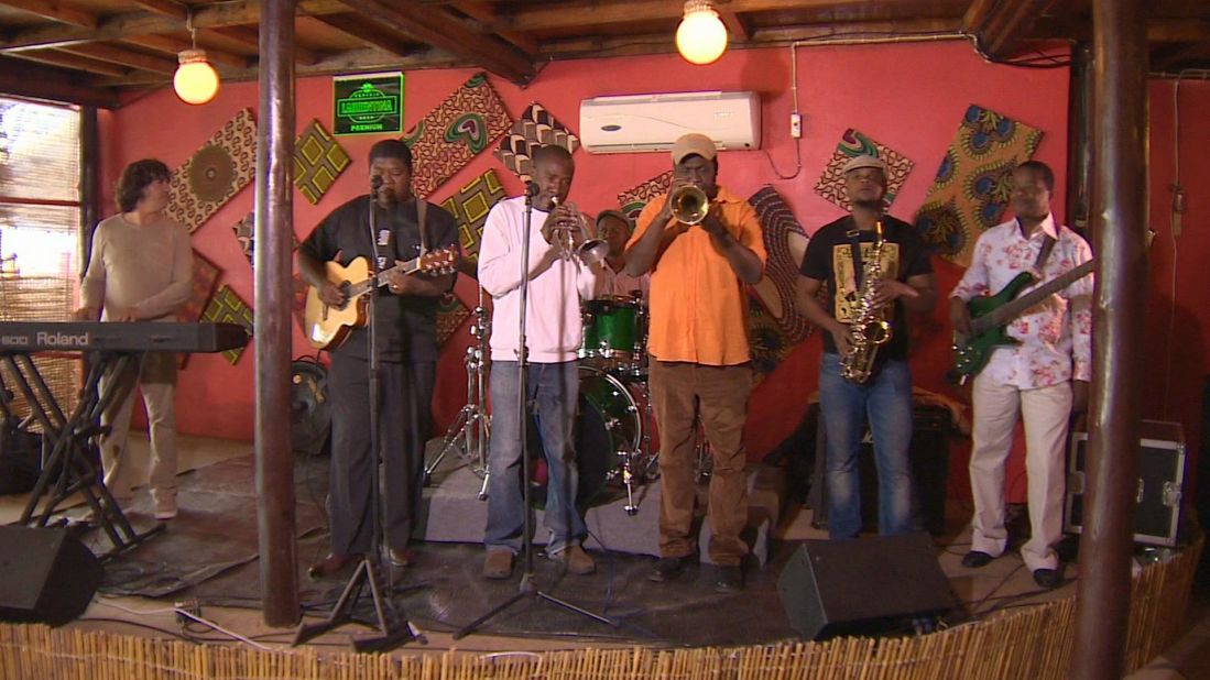 There are a number of Jazz café's in the capital Maputo. The band Ghorwane play the area's famous style of music called marrabenta, a mix of traditional and urban dance music. 