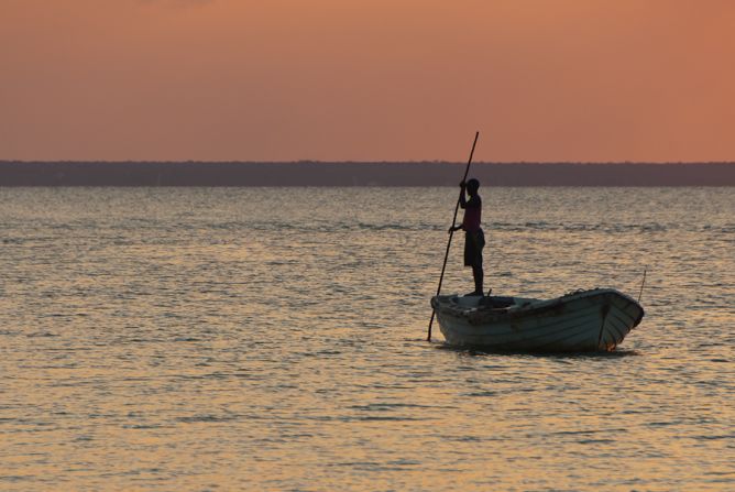 For generations fishermen outside the capital Maputo have been bringing in their catch the same way and selling them in nearby markets. <br />