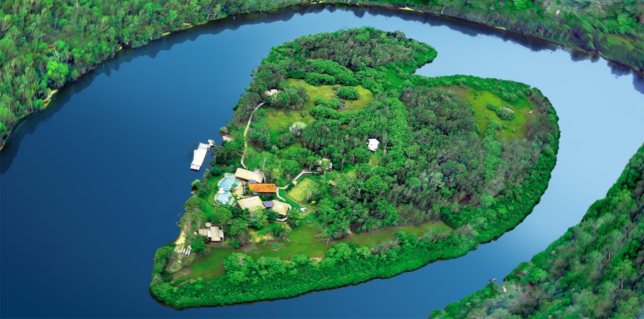 The heart-shaped oasis of <a href="http://makepeaceisland.com/" target="_blank" target="_blank">Makepeace Island</a> is Virgin boss Richard Branson's Australian home, but when he's away this Queensland's Sunshine Coast getaway can accommodate 20 guests.