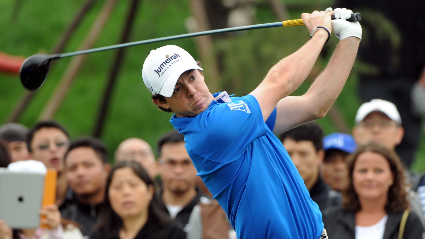 The reigning U.S. Open champion is still on course for the $2 million top prize at the Shanghai Masters