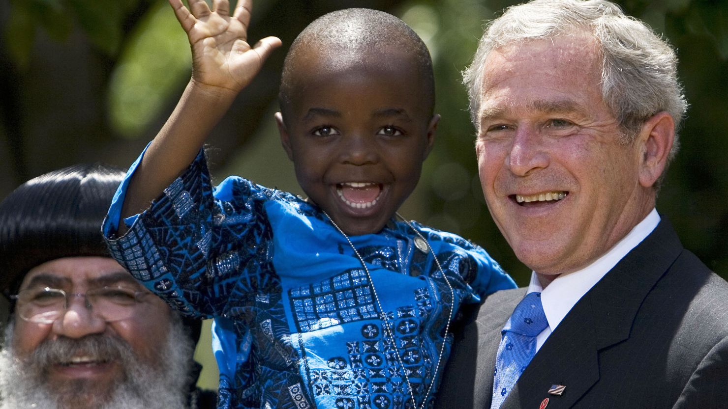 President George W. Bush holds Baron Mosima Loyiso Tantohafter speaking on AIDS relief funding in May 2007.