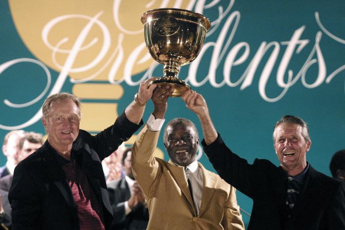 South Africa's then President Thabo Mbeki holds aloft the Presidents Cup with 2003 team captains Jack Nicklaus and Gary Player.