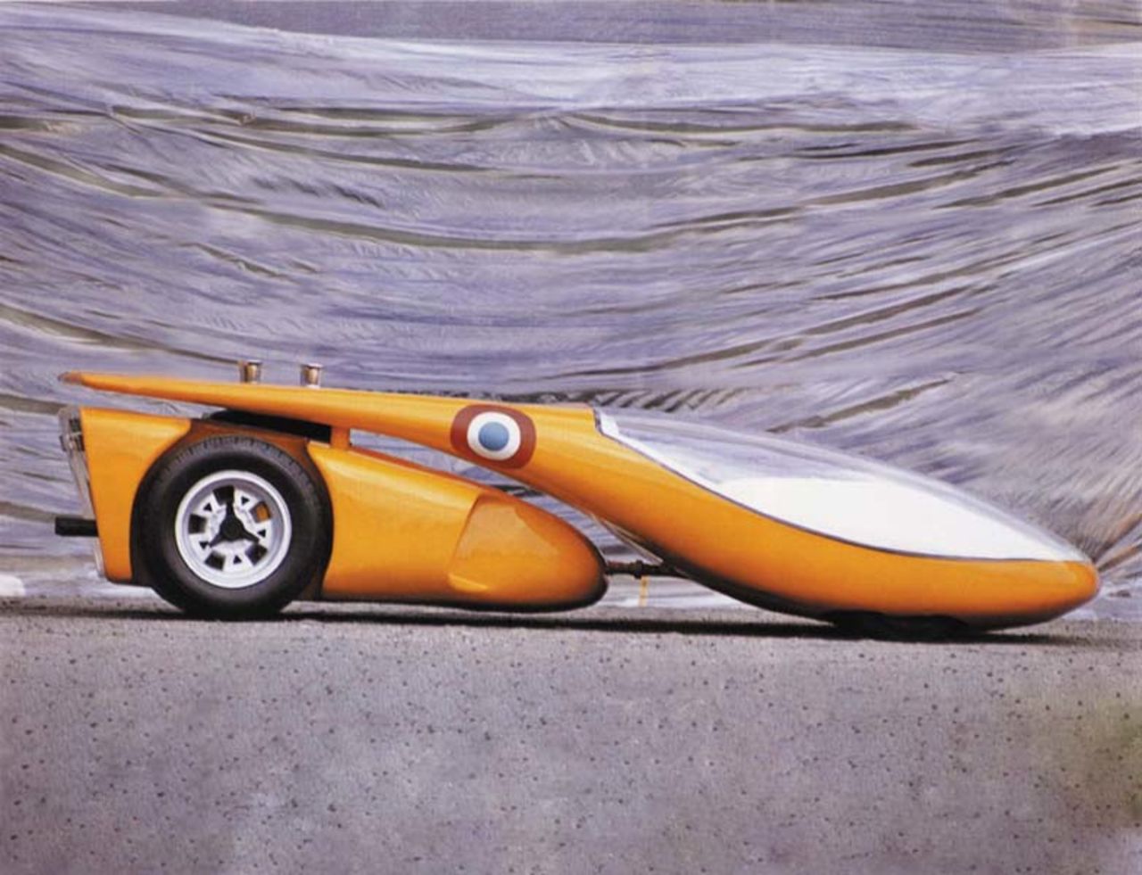Life-sized model of a two-part hybrid car, 1970. The engine and cam shaft are taken from a Lamborghini Miura. The separate passenger cabin is designed like the cockpit of a glider.