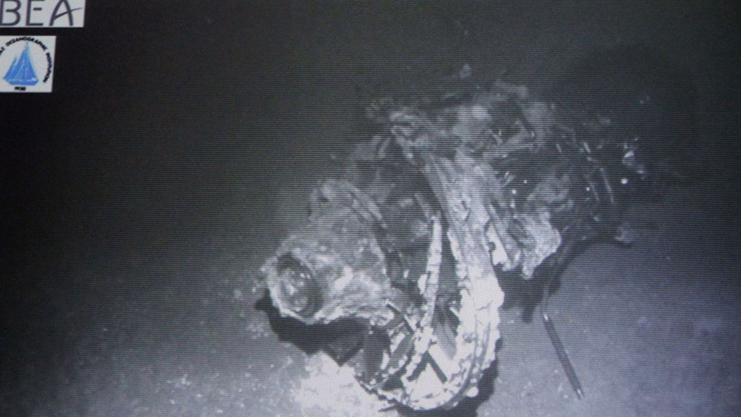 An undersea image of the crashed engine of the Airbus A330 that crashed in the Atlantic  en route from Brazil to France.