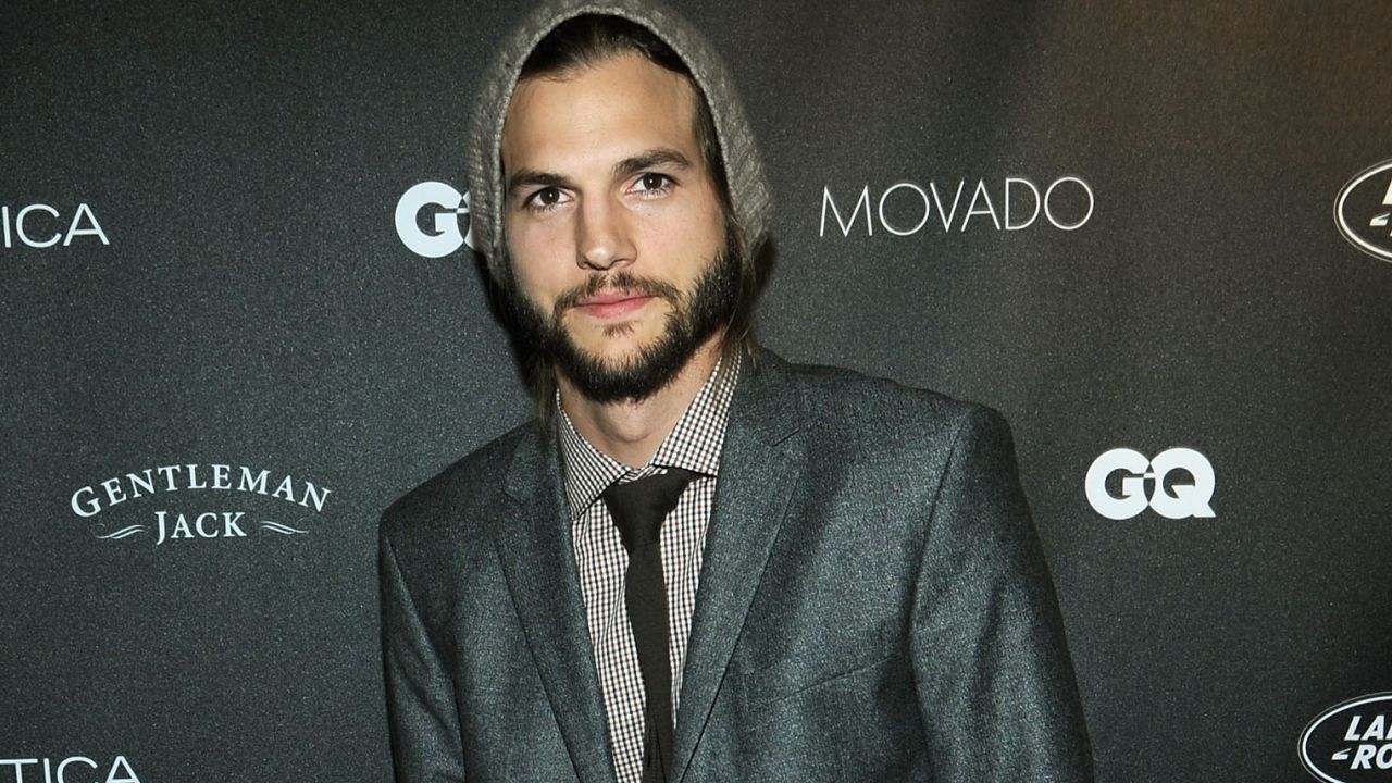 Ashton Kutcher posted a hasty tweet about the firing of Penn State's Joe Paterno, then apologized.