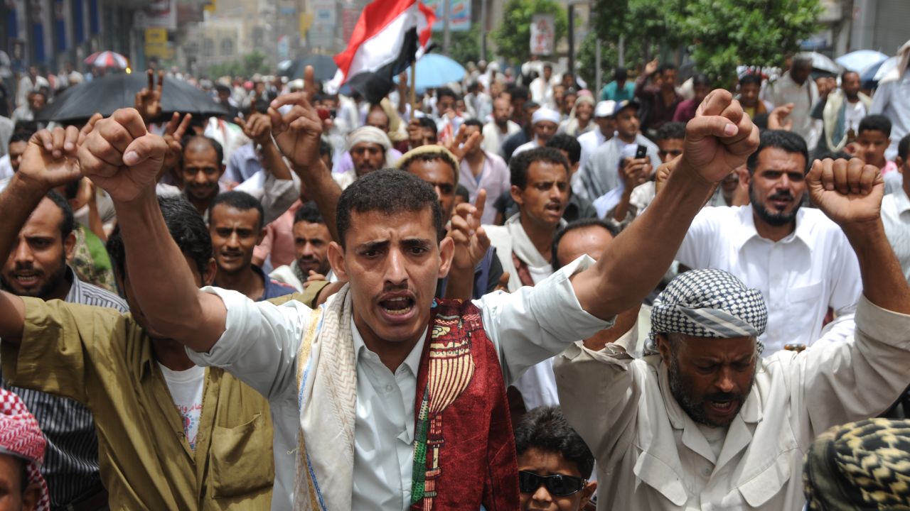 Yemeni anti-government protesters take to the streets in the southern city of Taiz on July 22, 2011.
