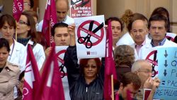 rivers.spain.health.cuts_00015008