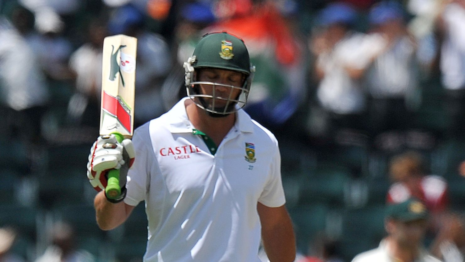 Jacques Kallis celebrates passing 12,000 Test runs but its Australia that have the upper hand in Johannesburg.